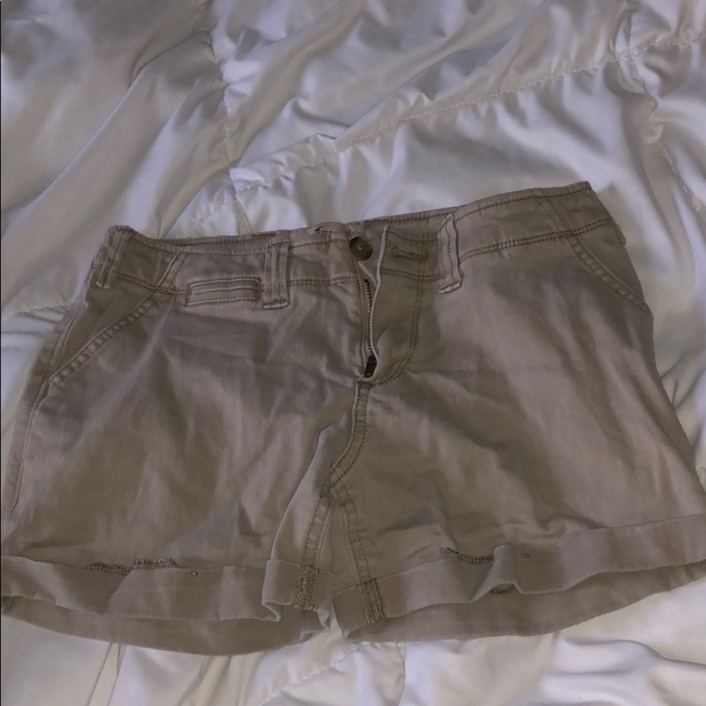 HOLLISTER KHAKI MIDI SHORTS